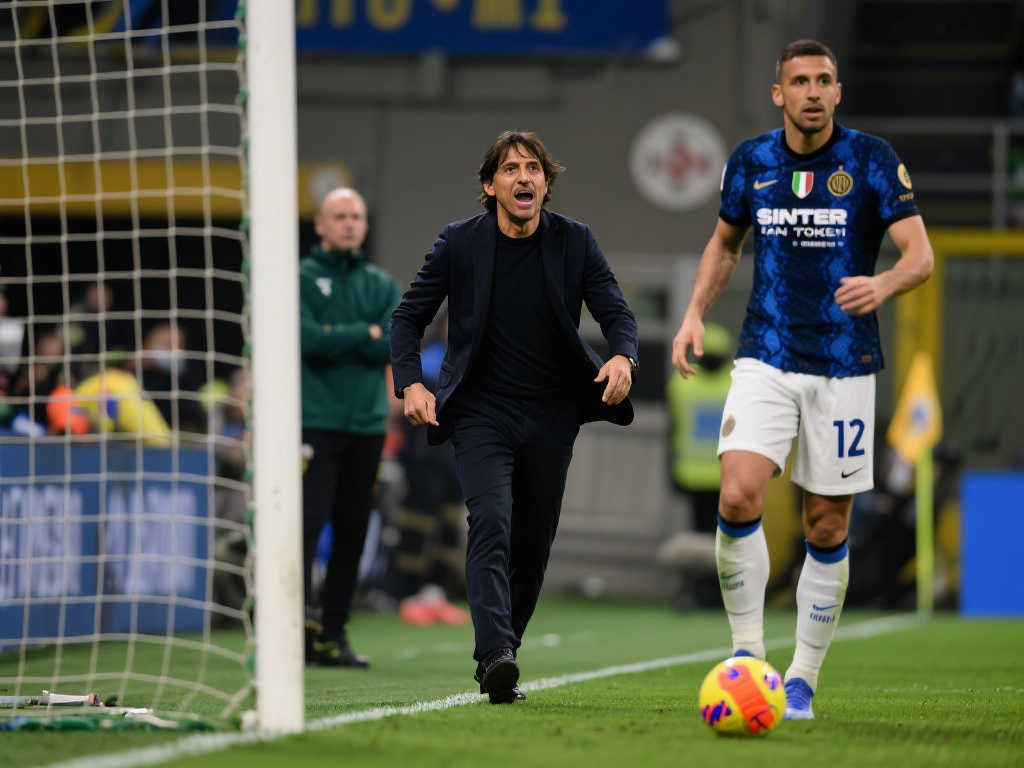 肘击犯规 肘击犯规